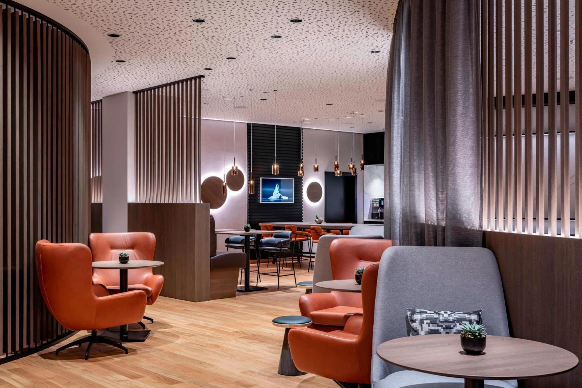Frankfurt Marriott Hotel Fráncfort del Meno Exterior foto The lounge at Frankfurt Airport